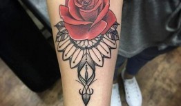 右腿纹身的网红吃瓜,揭秘网络红人的背后故事