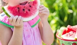 俄罗斯网红吃瓜事件