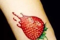 右腿纹身的网红吃瓜,揭秘网络红人的背后故事